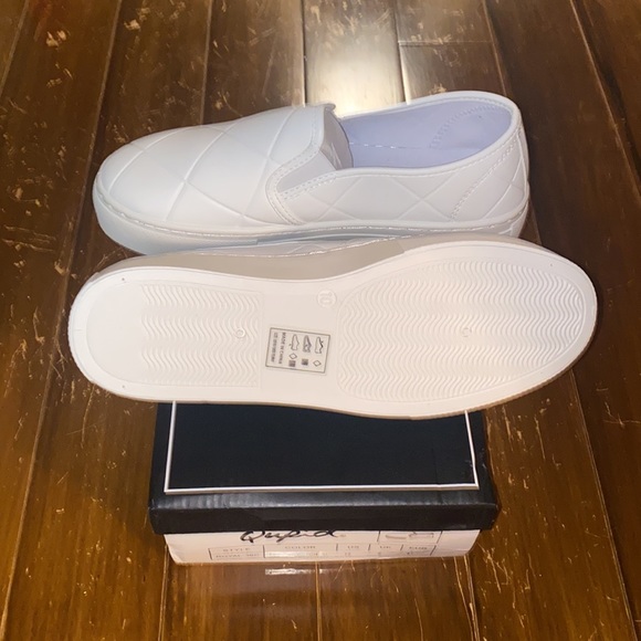 VICI collection White Skipper Quilted Platform Slip on Sneaker - Picture 2 of 5